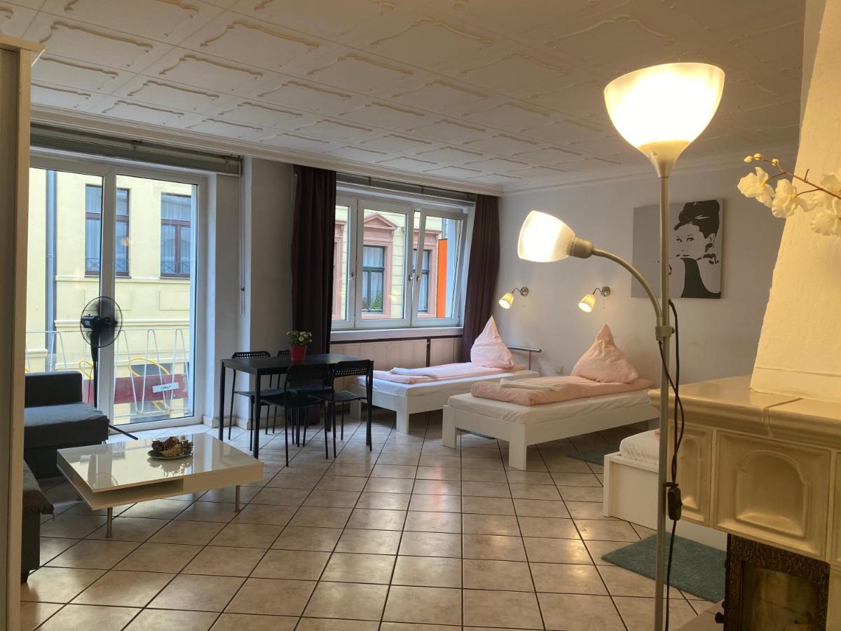Central Shared Apartment, Friesenplatz โคโลญ ภายนอก รูปภาพ
