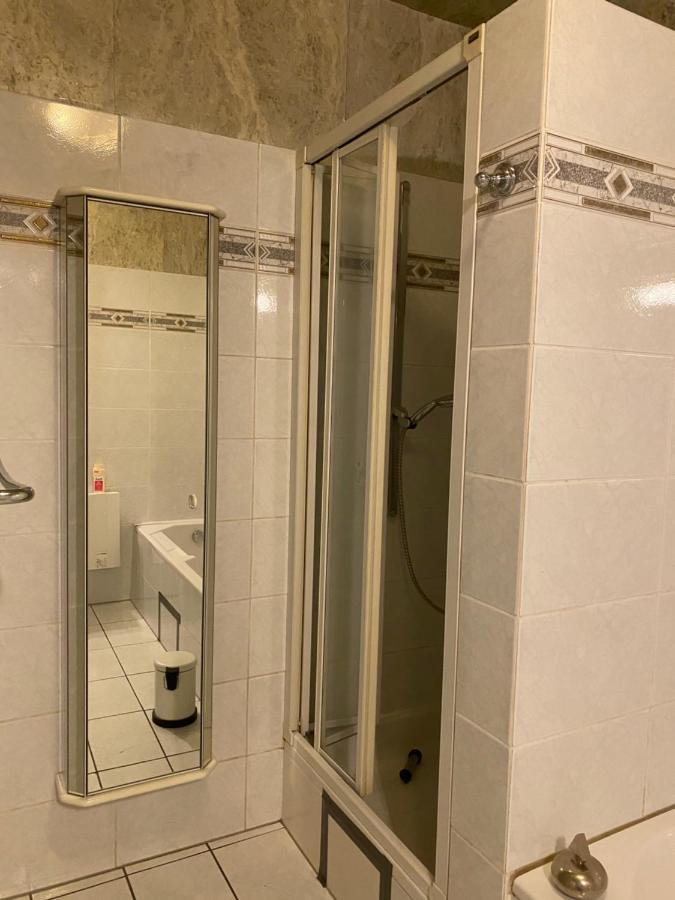 Central Shared Apartment, Friesenplatz โคโลญ ภายนอก รูปภาพ