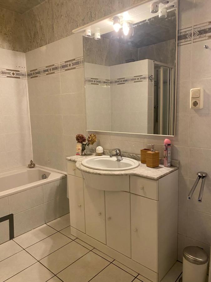Central Shared Apartment, Friesenplatz โคโลญ ภายนอก รูปภาพ