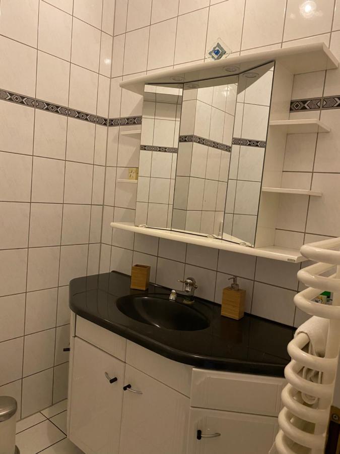 Central Shared Apartment, Friesenplatz โคโลญ ภายนอก รูปภาพ