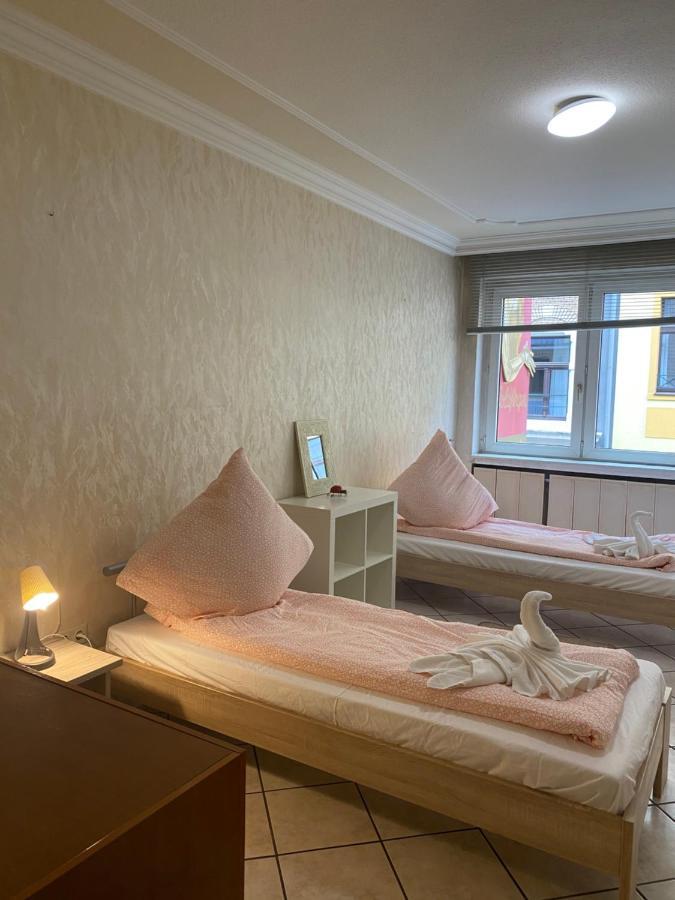 Central Shared Apartment, Friesenplatz โคโลญ ภายนอก รูปภาพ