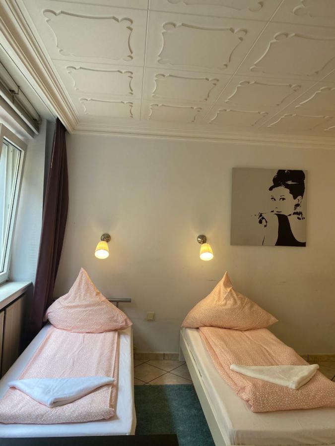 Central Shared Apartment, Friesenplatz โคโลญ ภายนอก รูปภาพ