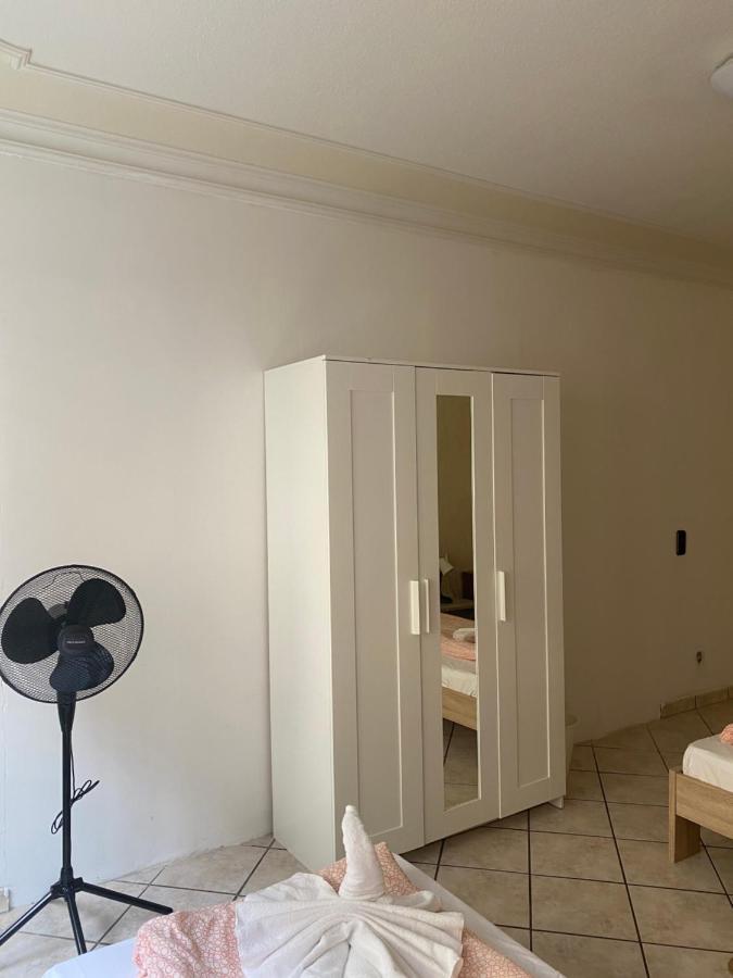 Central Shared Apartment, Friesenplatz โคโลญ ภายนอก รูปภาพ