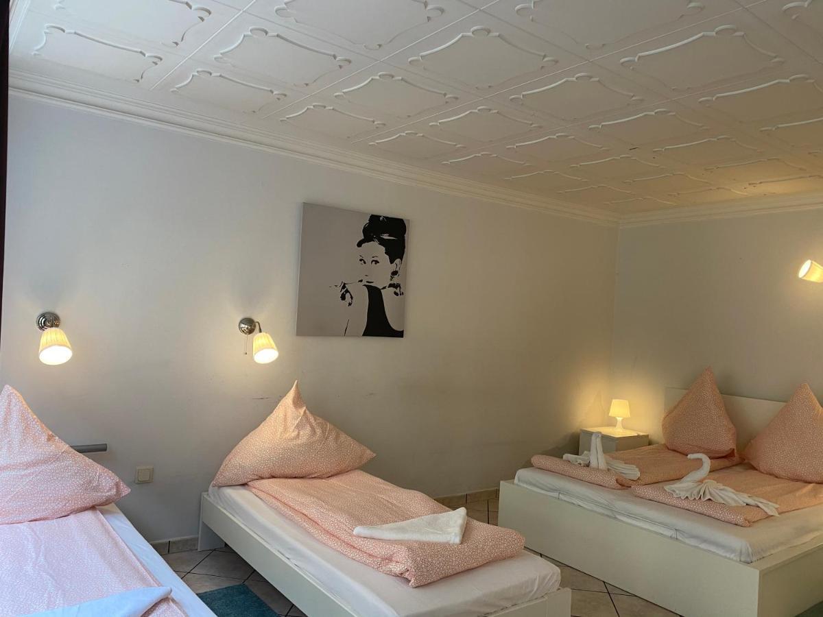 Central Shared Apartment, Friesenplatz โคโลญ ภายนอก รูปภาพ