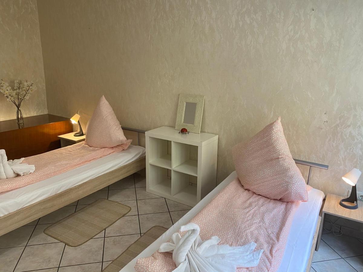 Central Shared Apartment, Friesenplatz โคโลญ ภายนอก รูปภาพ