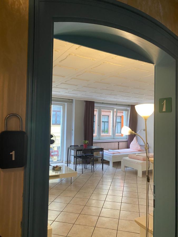 Central Shared Apartment, Friesenplatz โคโลญ ภายนอก รูปภาพ