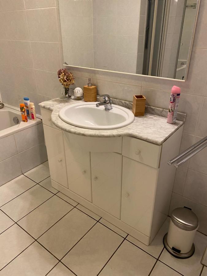 Central Shared Apartment, Friesenplatz โคโลญ ภายนอก รูปภาพ